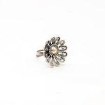 Load image into Gallery viewer, CURL PETAL RING
