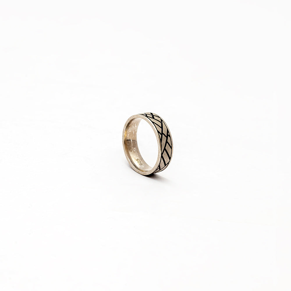 CRISS CROSS RING