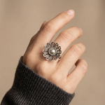 Load image into Gallery viewer, CURL PETAL RING
